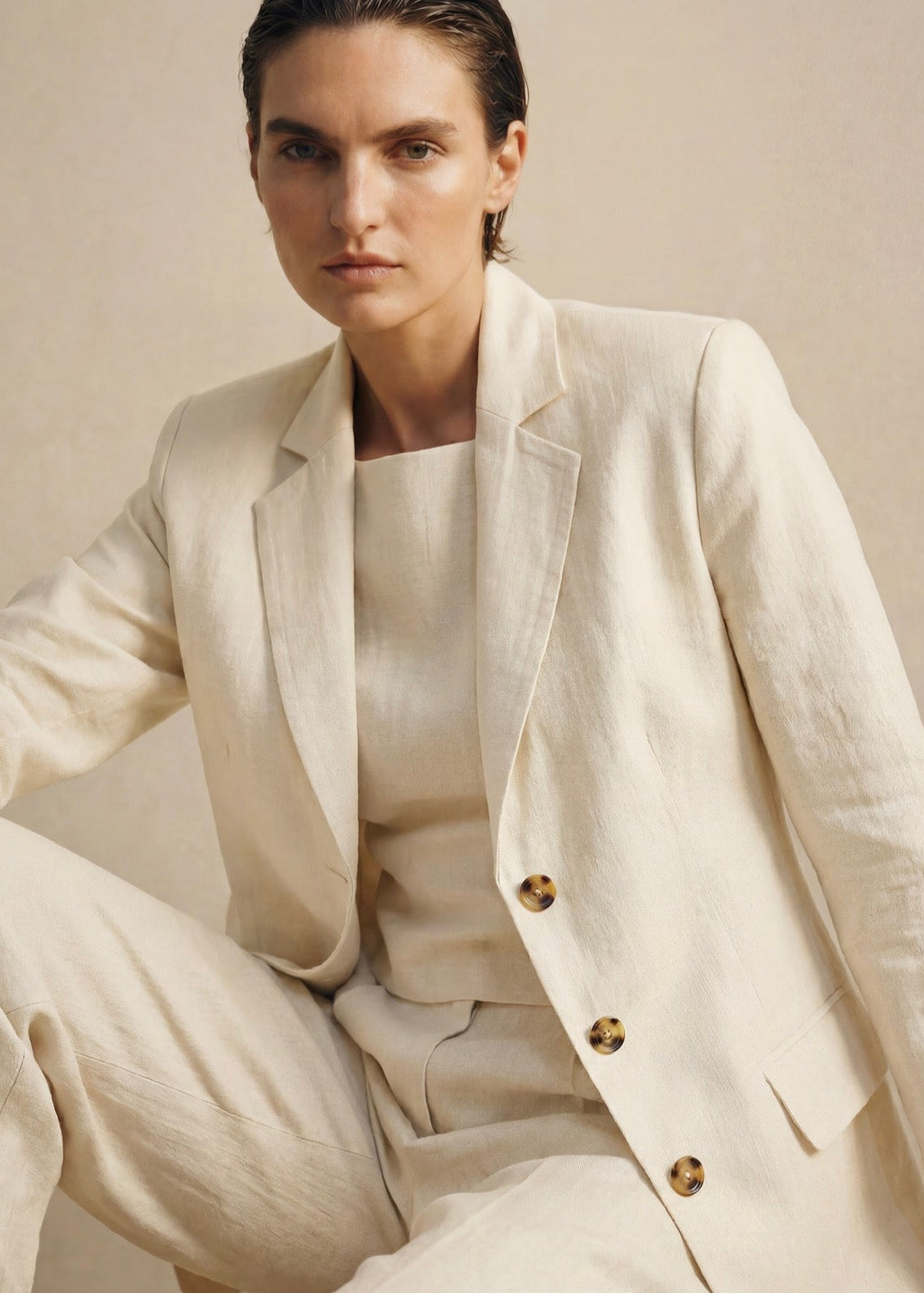 Ava Linen Blazer